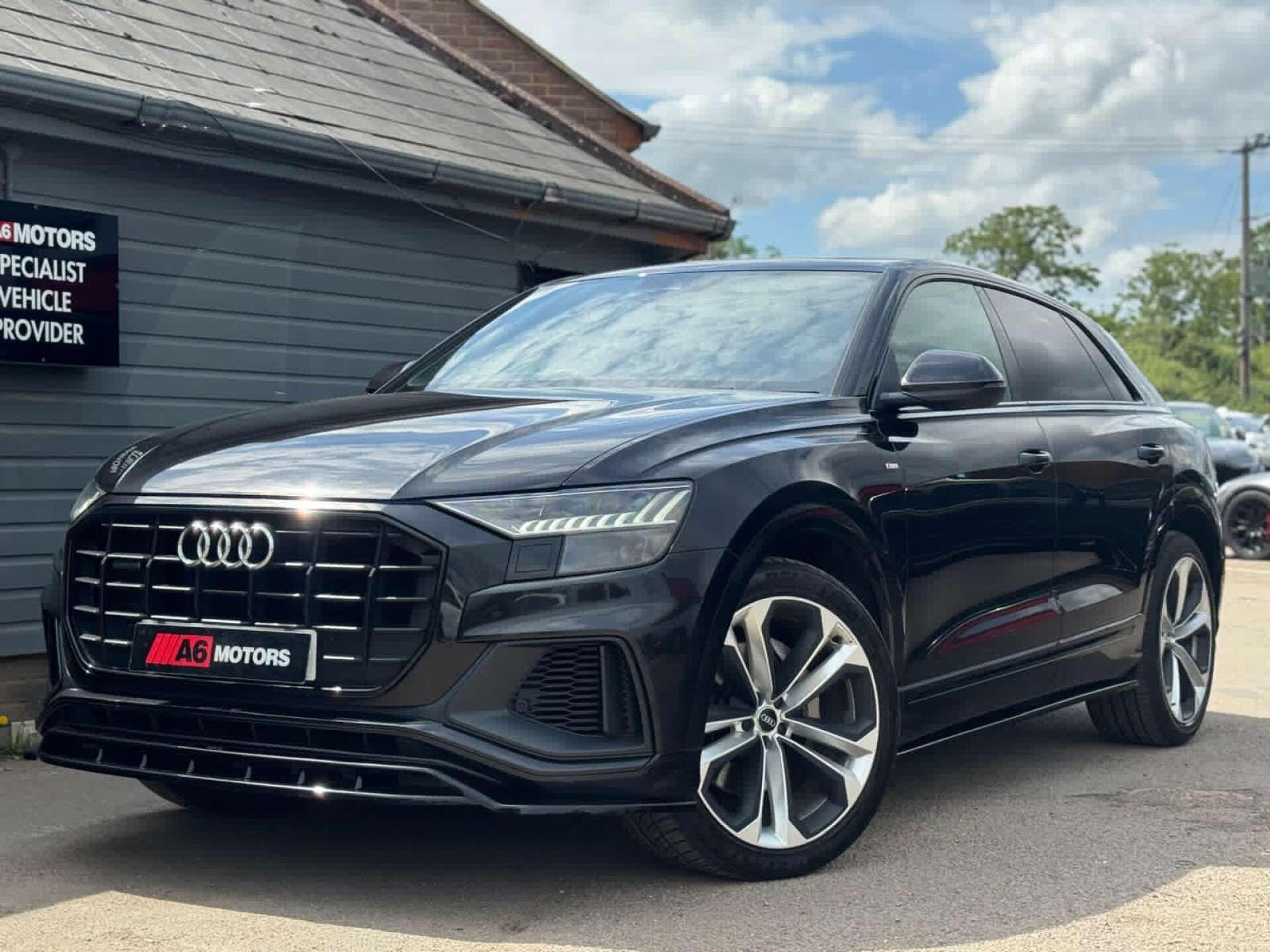 Audi Q8 view 18