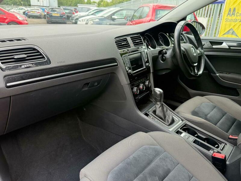 2016 Volkswagen Golf image 24