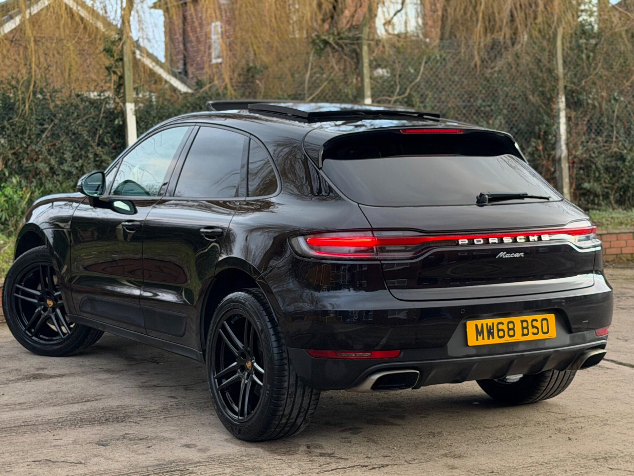 Porsche Macan view 9