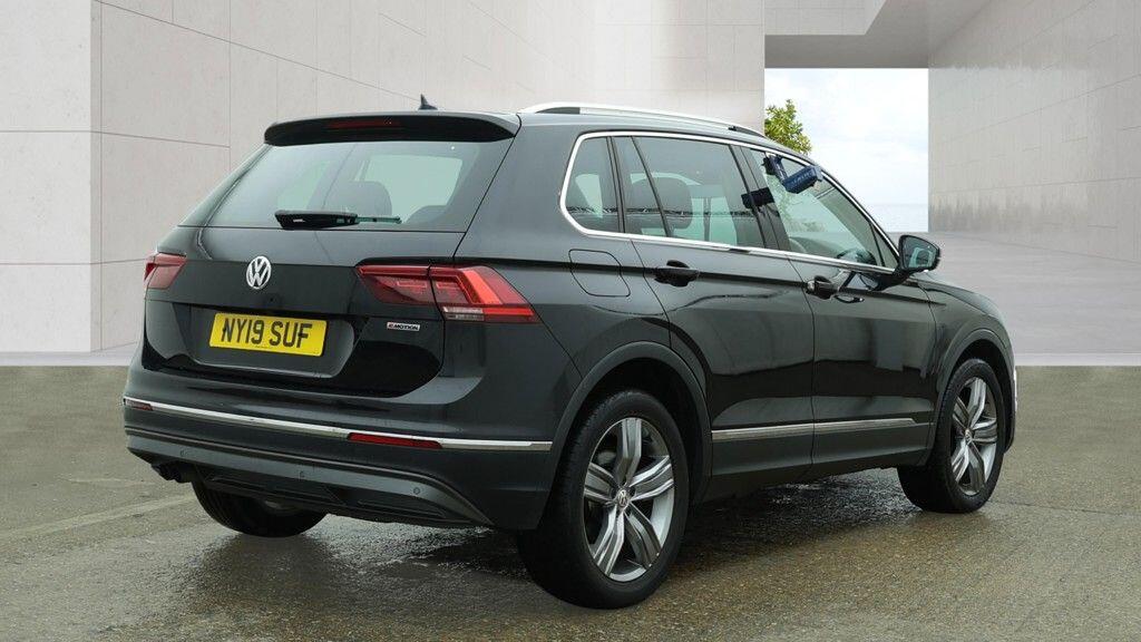 Volkswagen Tiguan view 4