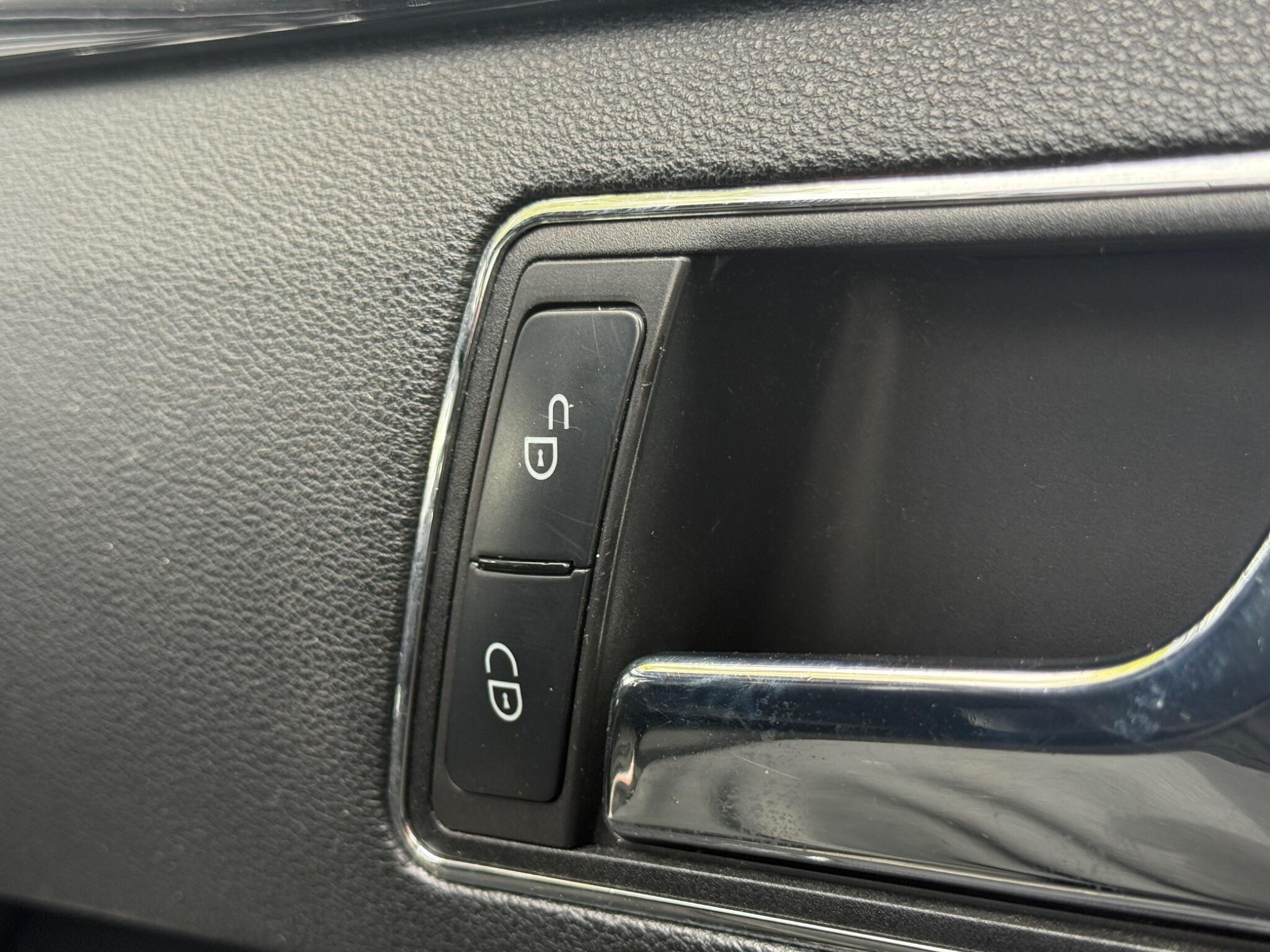 Mercedes-Benz E Class - Image 68