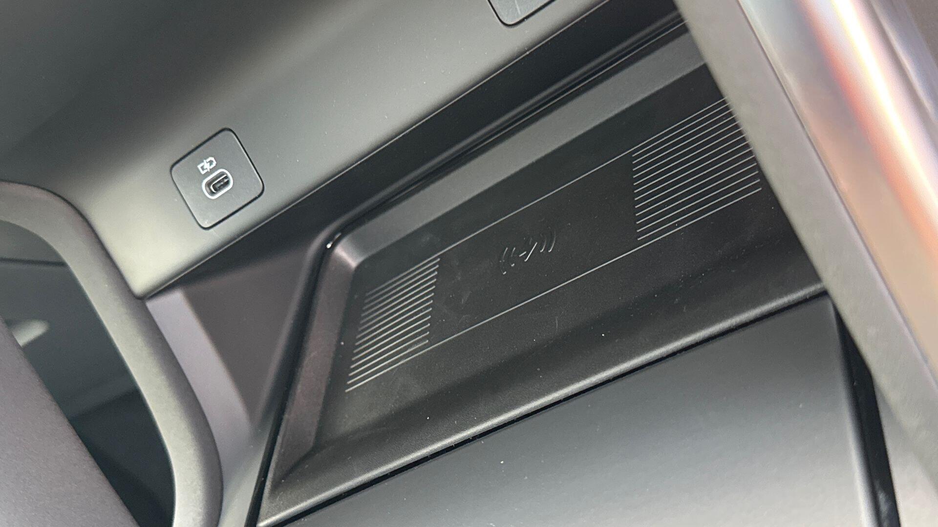 Land Rover Discovery Sport view 26
