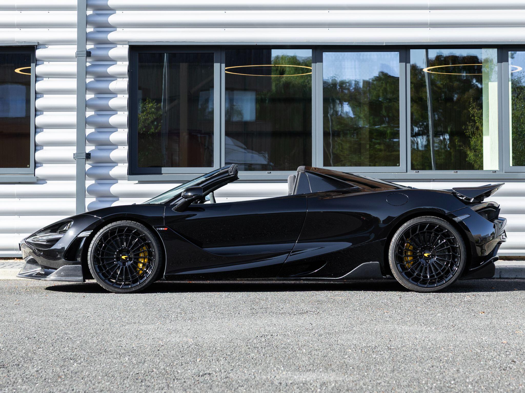Mclaren 720s view 6