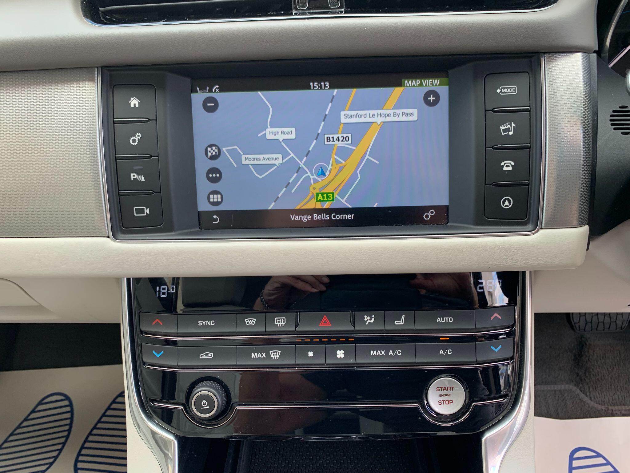Jaguar XF view 29