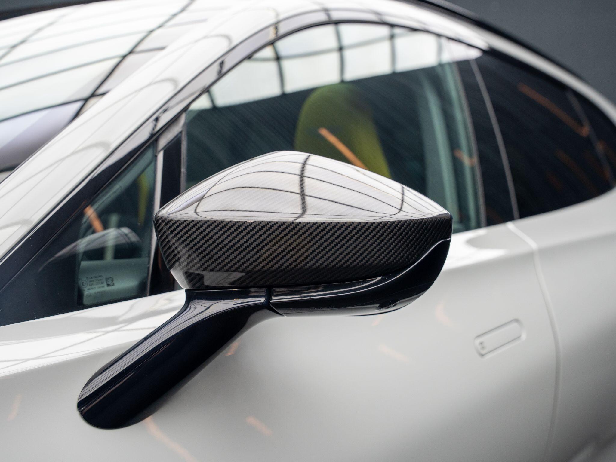 Aston Martin DBX view 8
