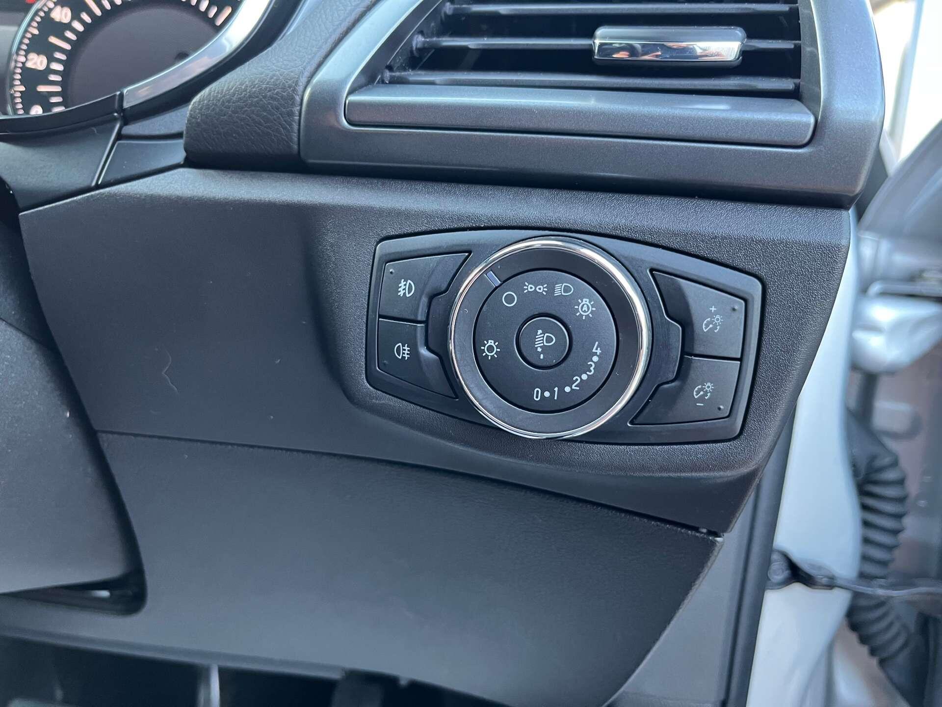 Ford Mondeo view 52