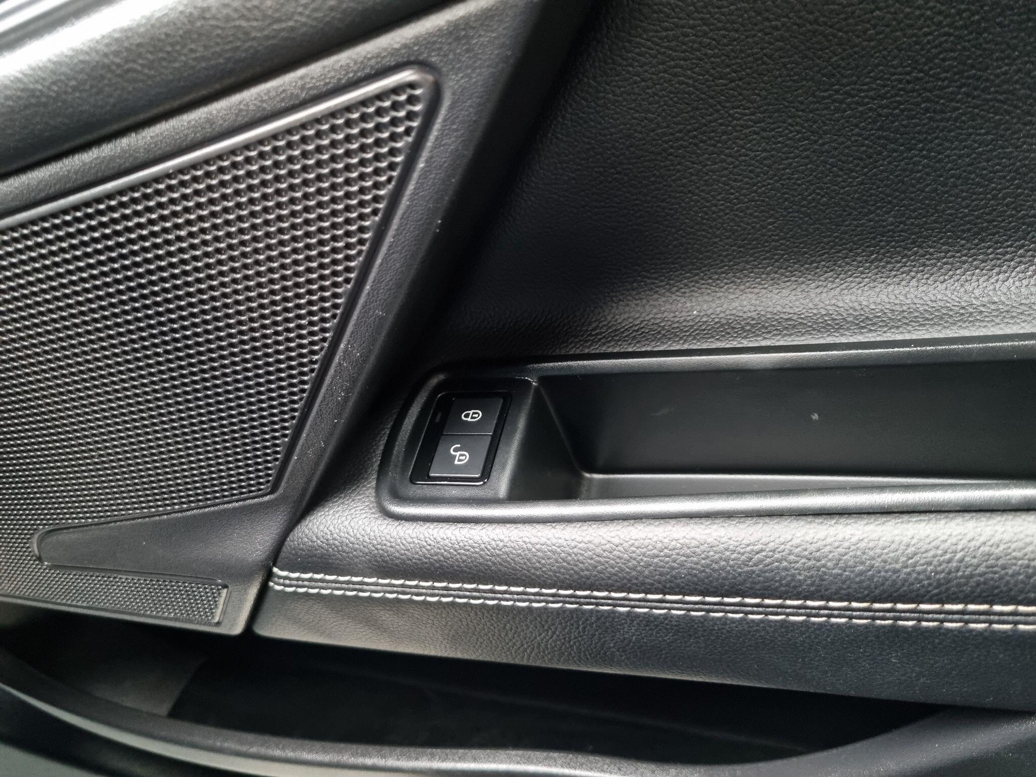 Jaguar Xe view 38