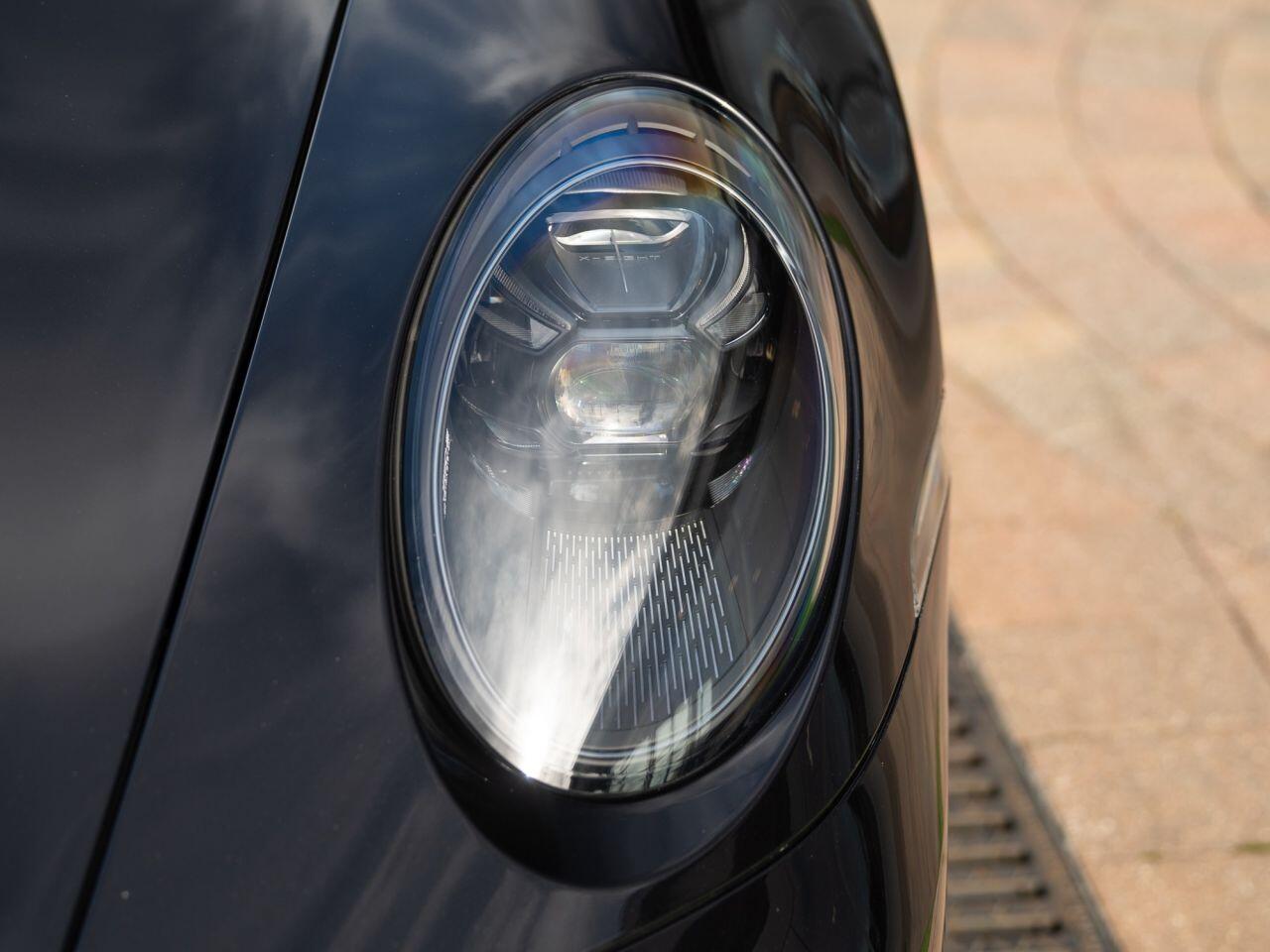 Porsche 911 view 22