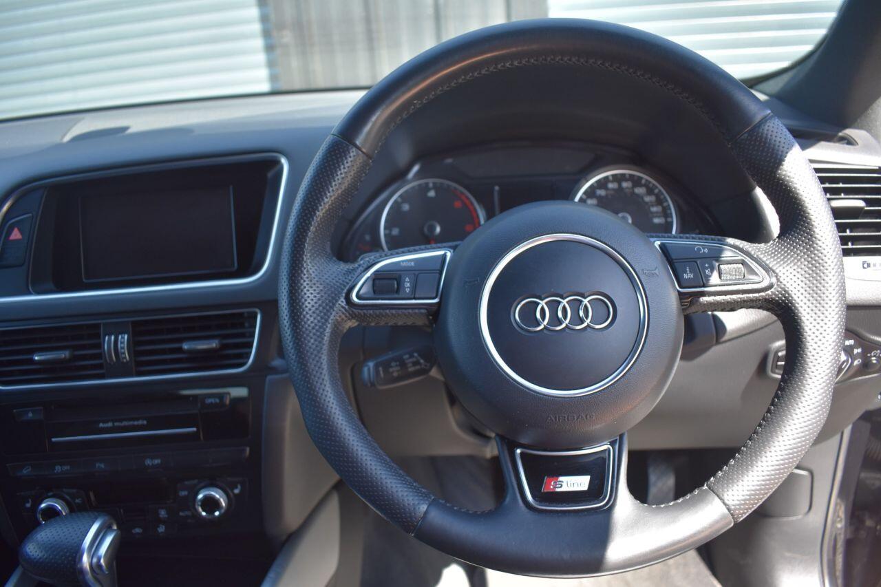 Audi Q5 view 11