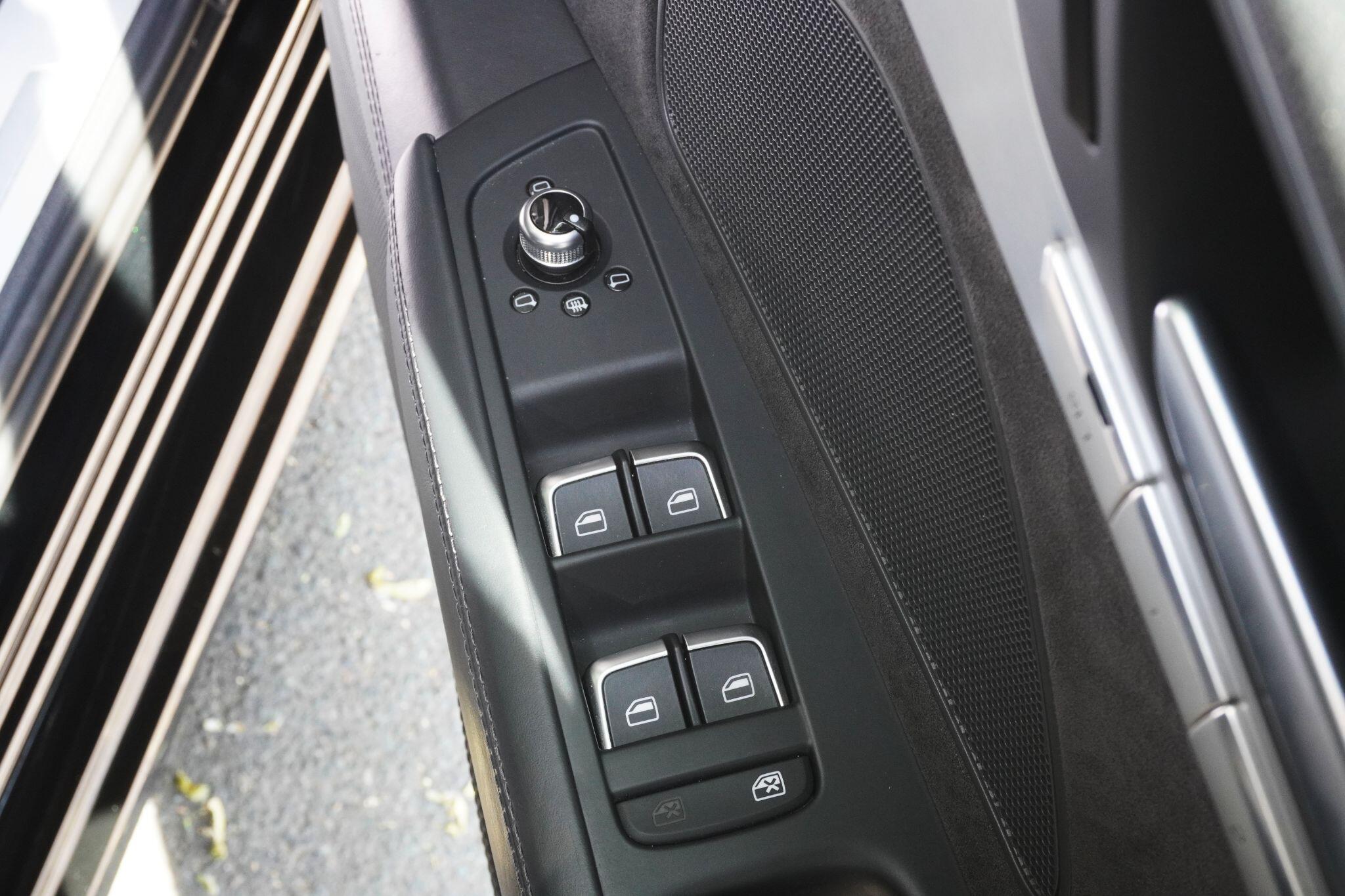 Audi S8 view 19