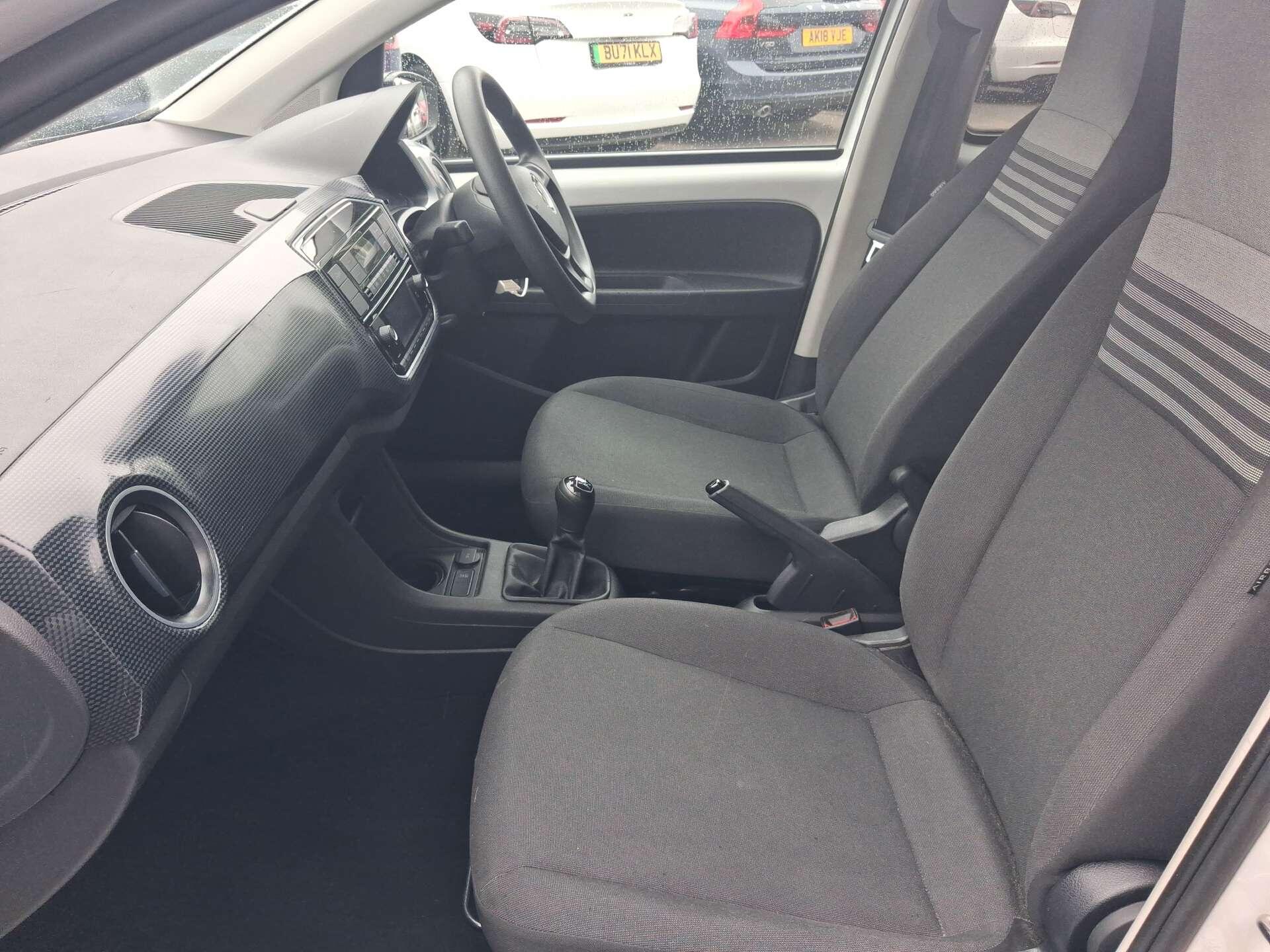 Volkswagen up! view 25