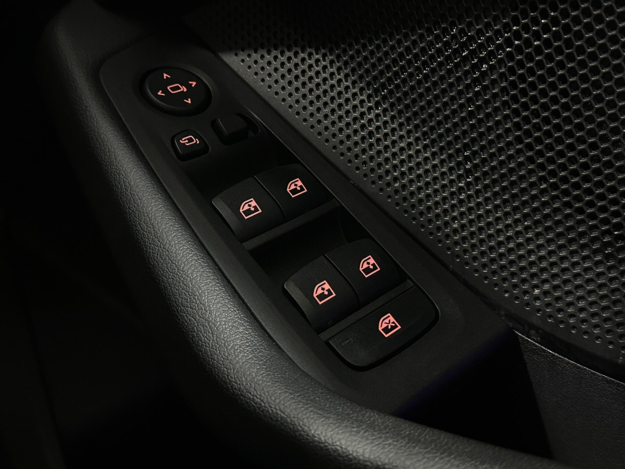 BMW 2 Series view 18
