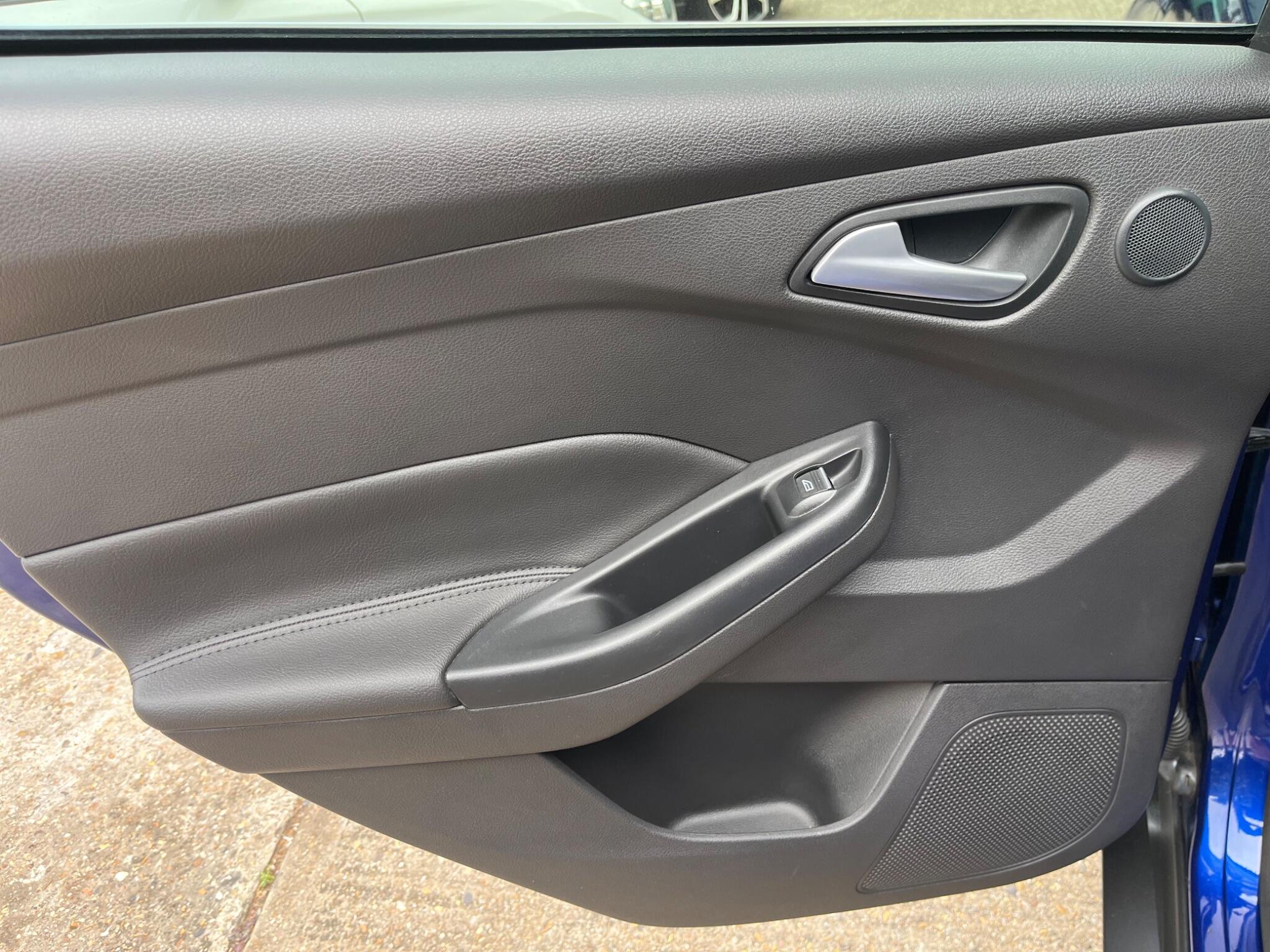 Ford Focus view 70