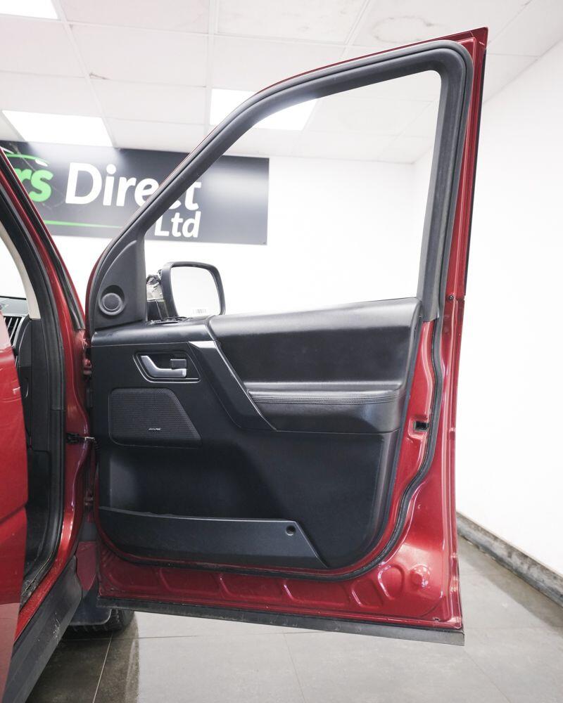 Land Rover Freelander 2 view 8