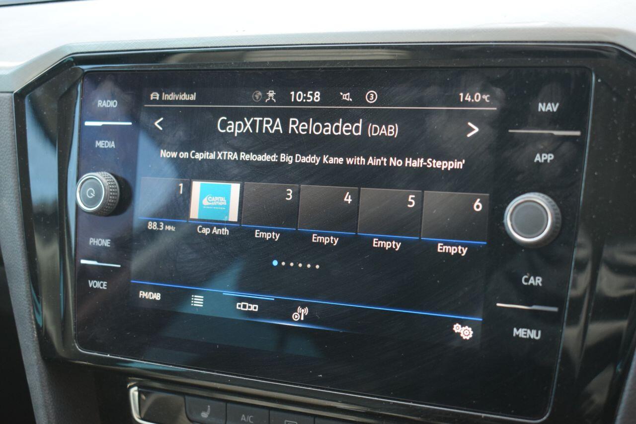 Volkswagen Passat view 23