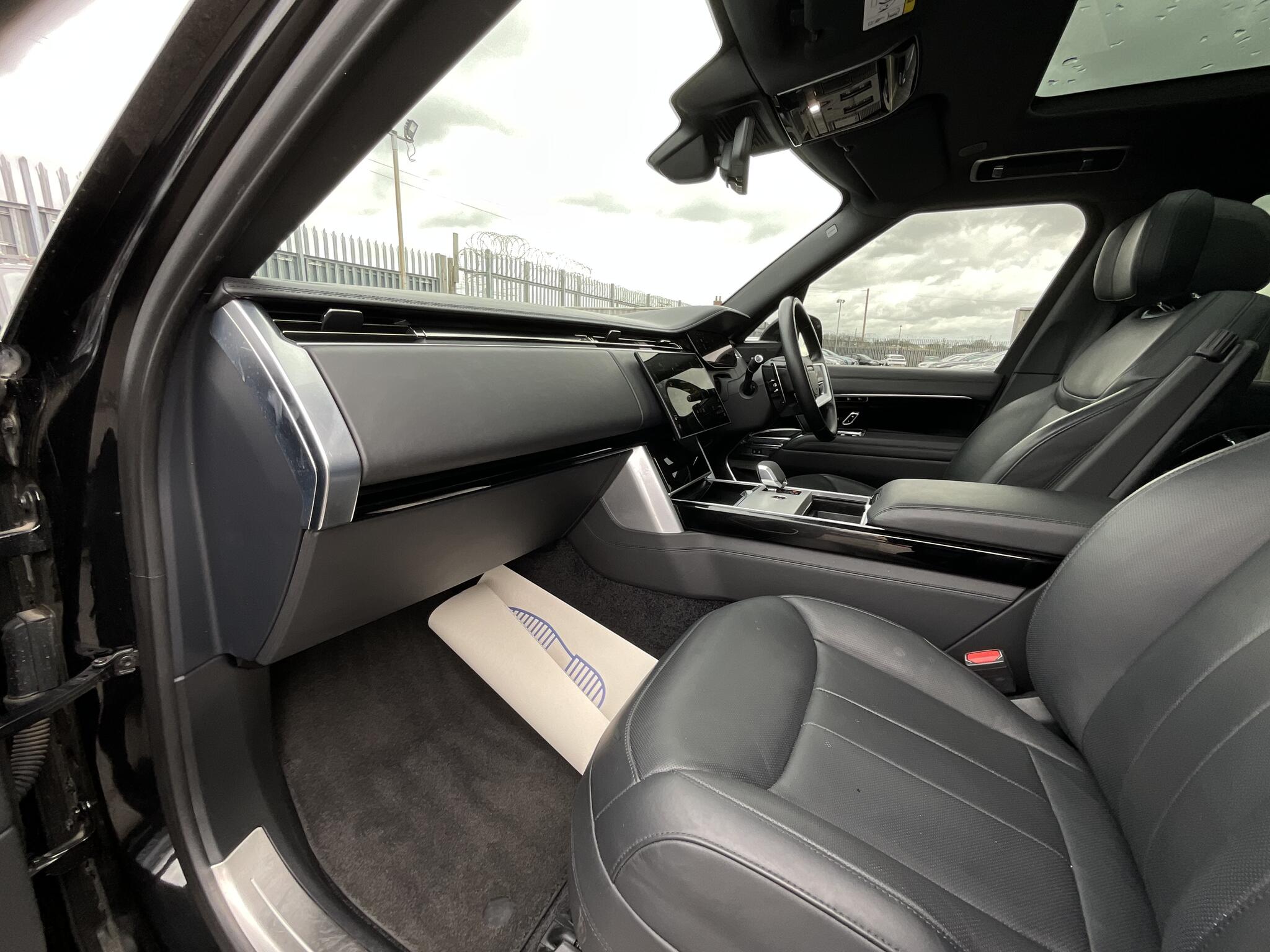 Land Rover Range Rover view 17