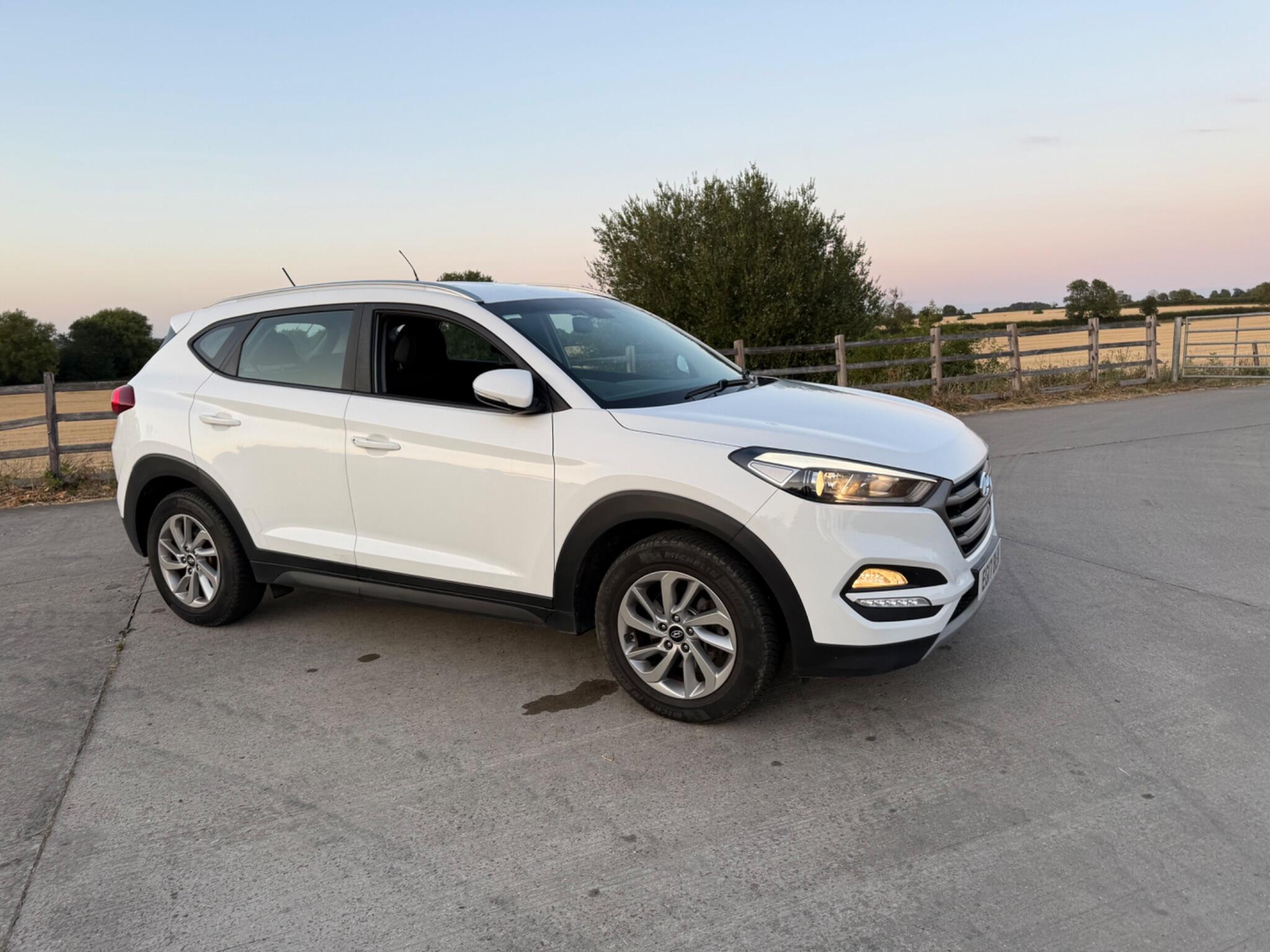 Hyundai TUCSON 2.0 CRDi Premium SE 4WD Euro 6 5dr — photo 7 of 102