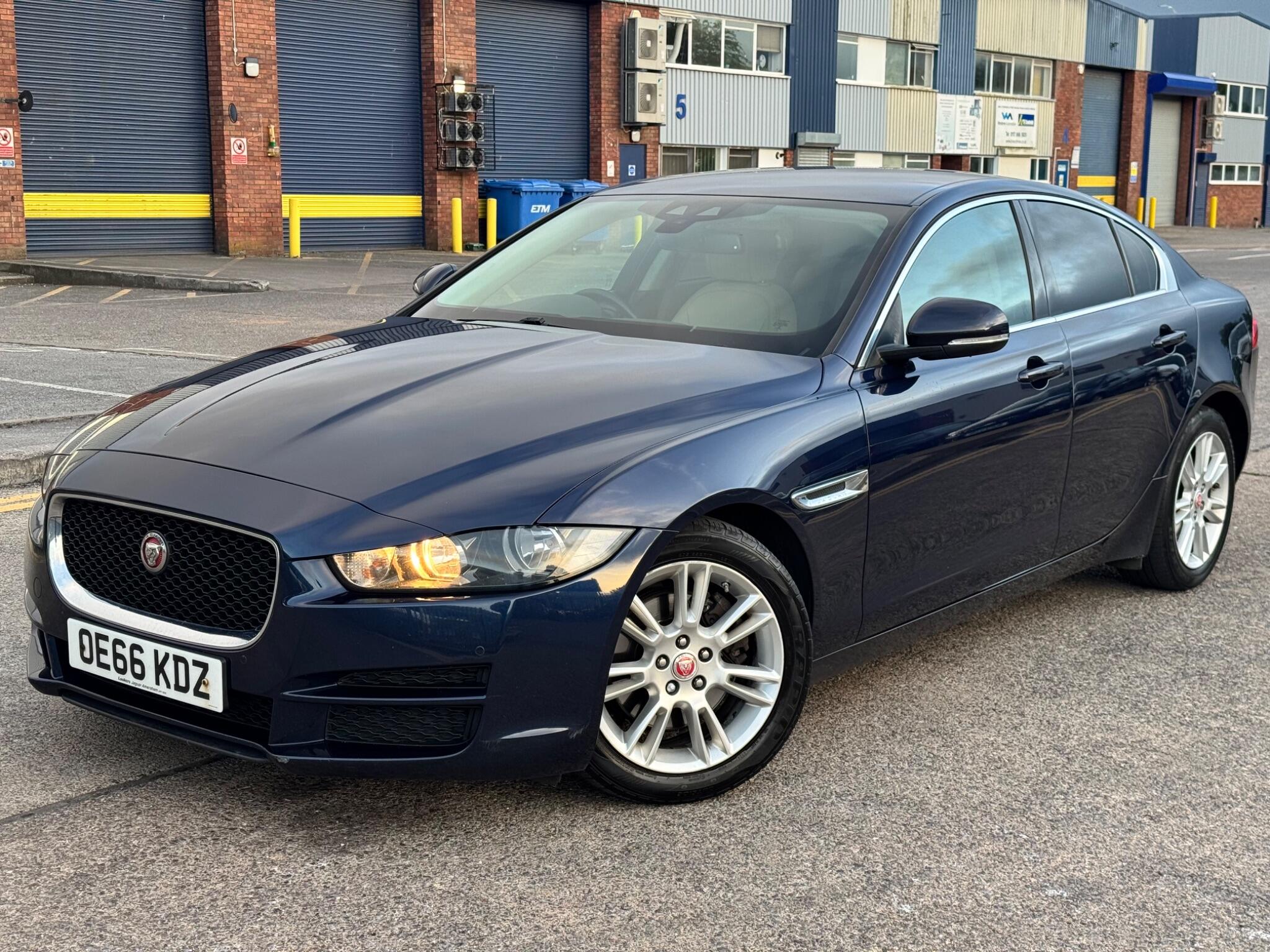 Jaguar Xe view 3
