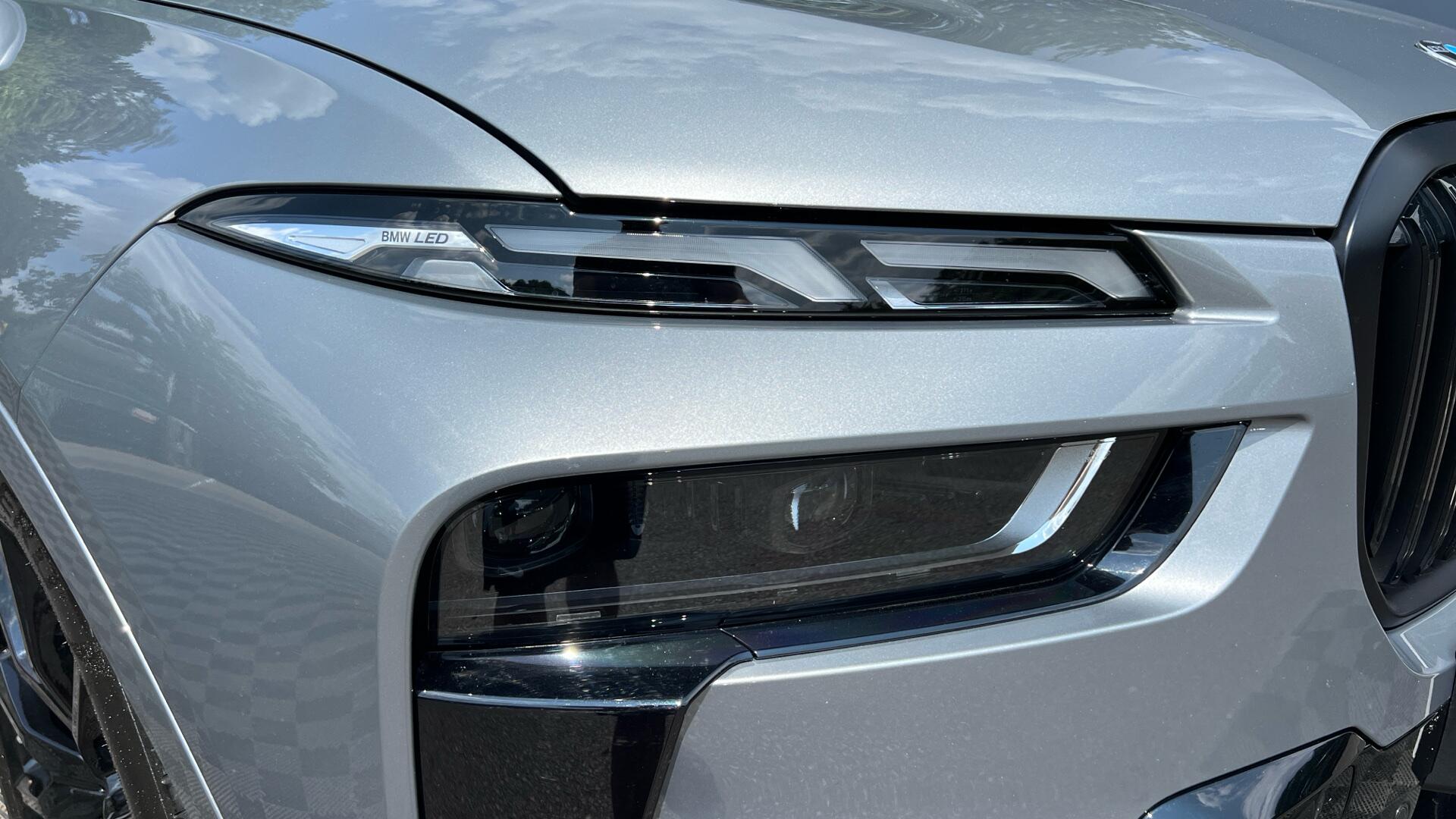 BMW X7 view 23
