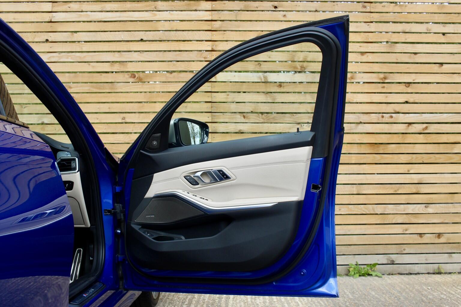 BMW 3 Series view 47