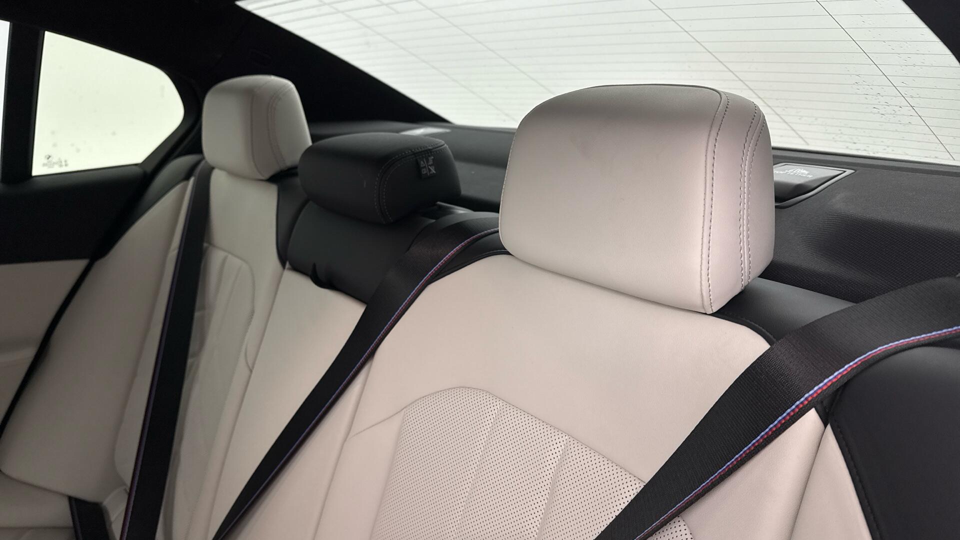BMW 5 Series view 12