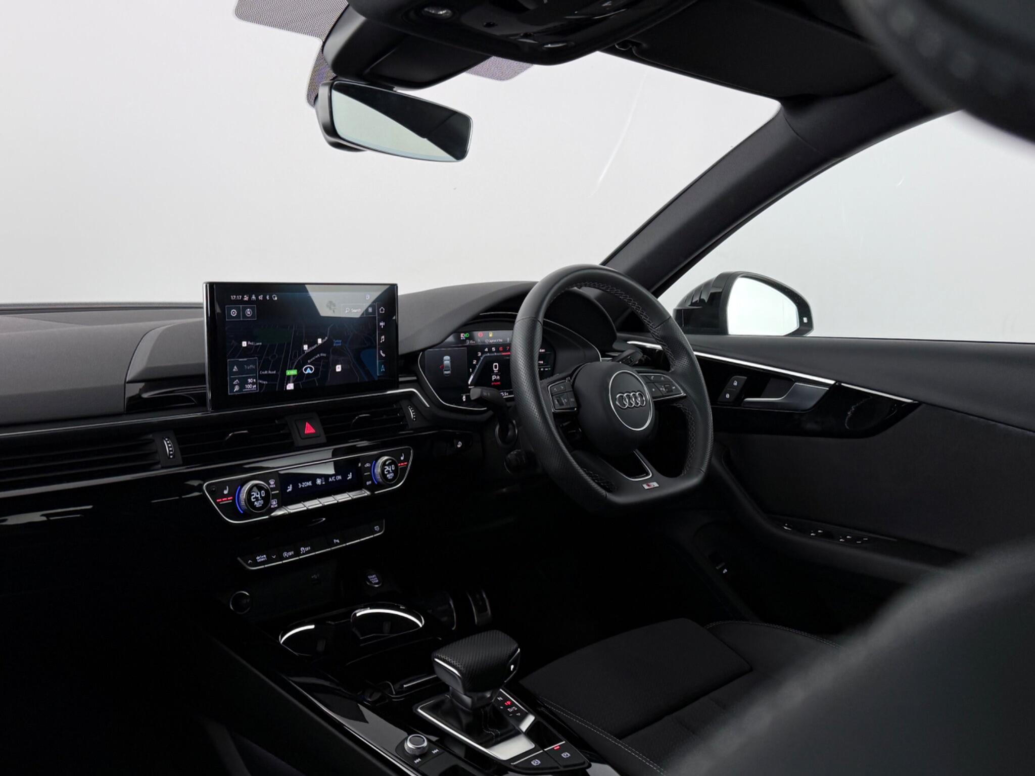 Audi A4 view 4