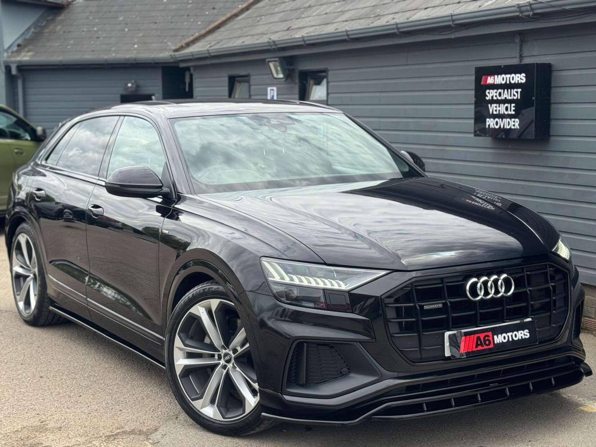 Audi Q8 view 5