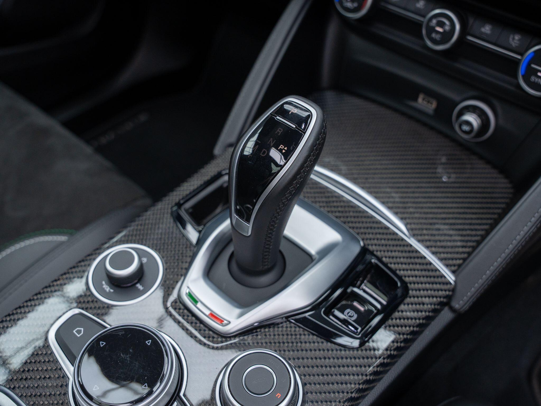 Alfa Romeo Stelvio view 38