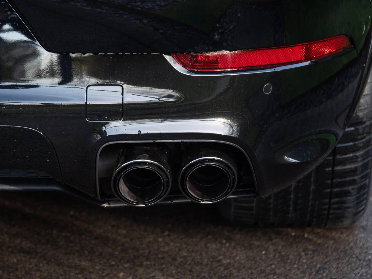 Porsche Cayenne view 19