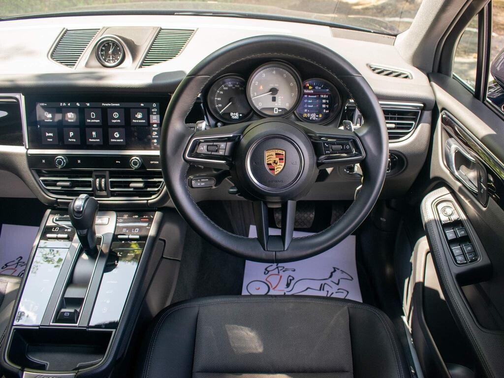 Porsche Macan view 22