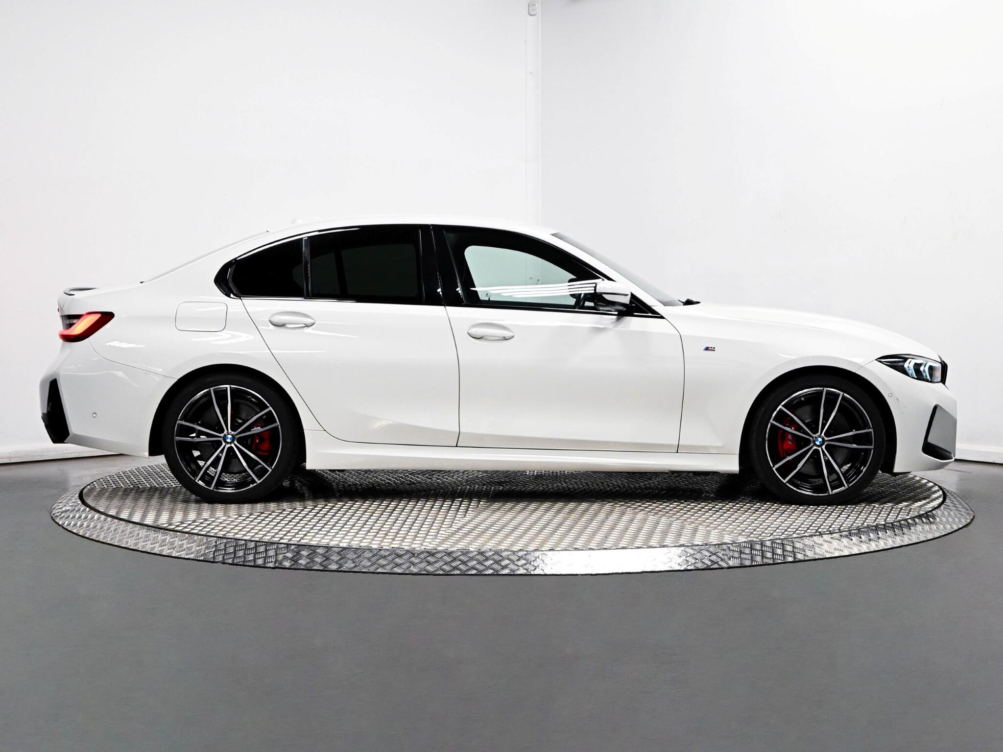 BMW 3 Series view 33