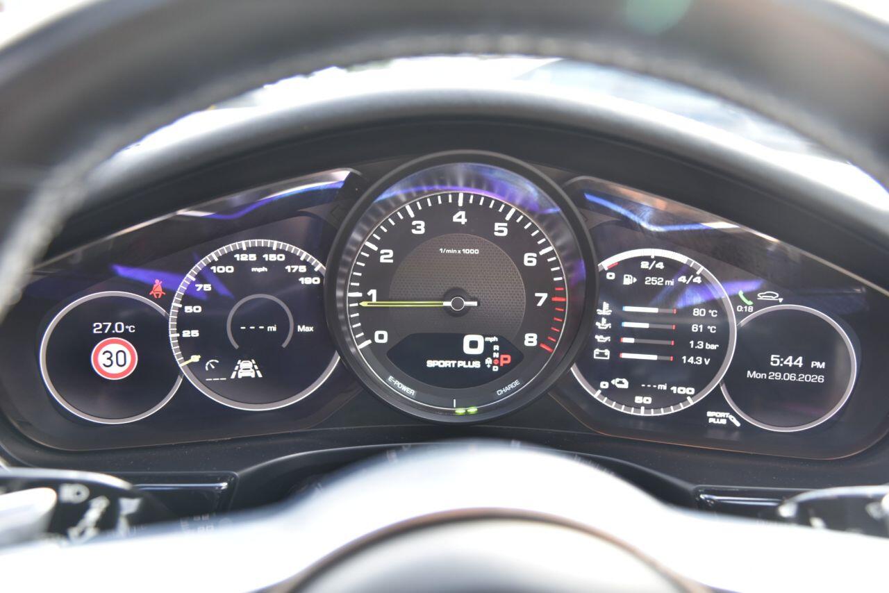 Porsche Panamera view 29