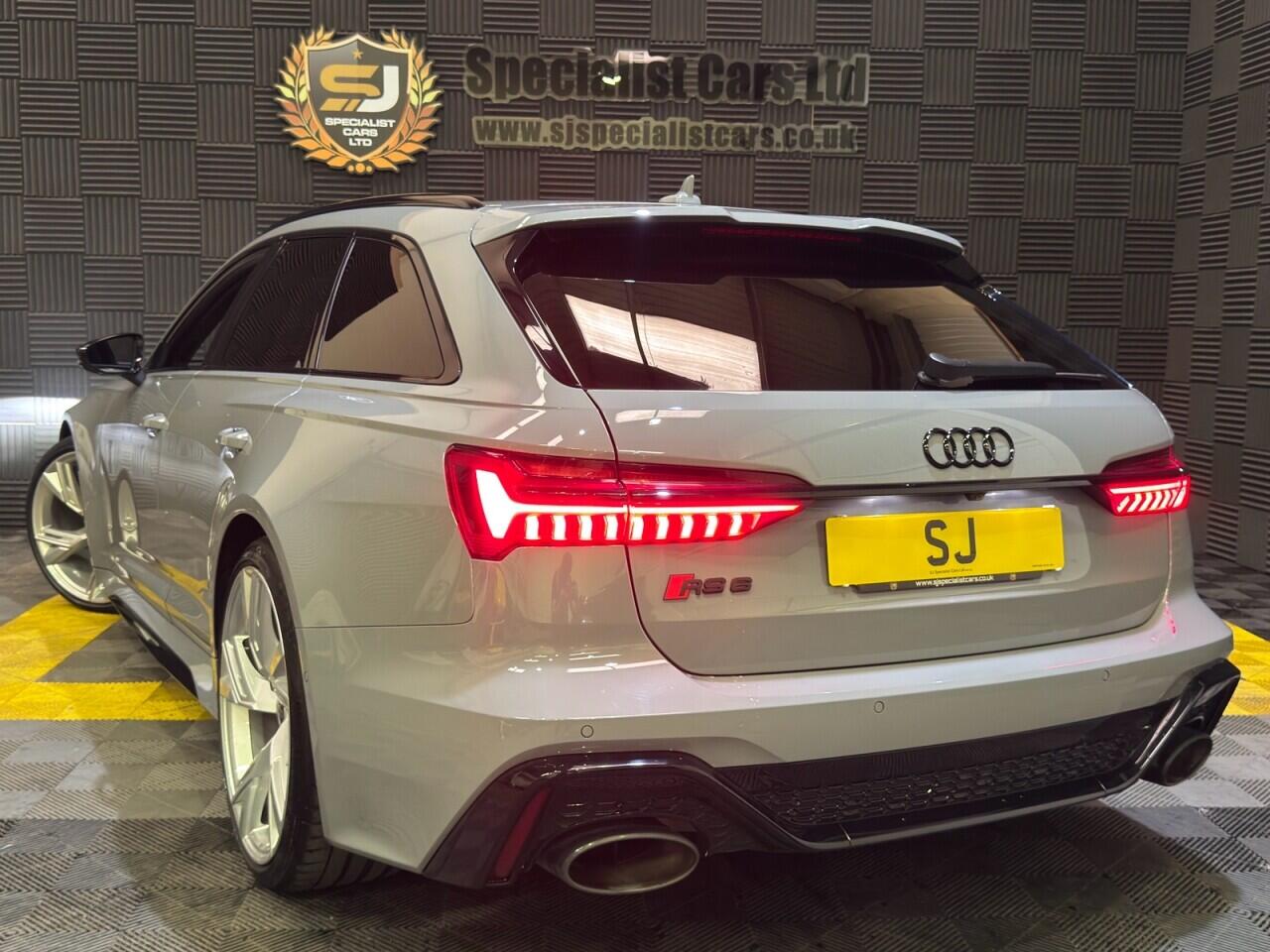 Audi RS6 Avant view 34
