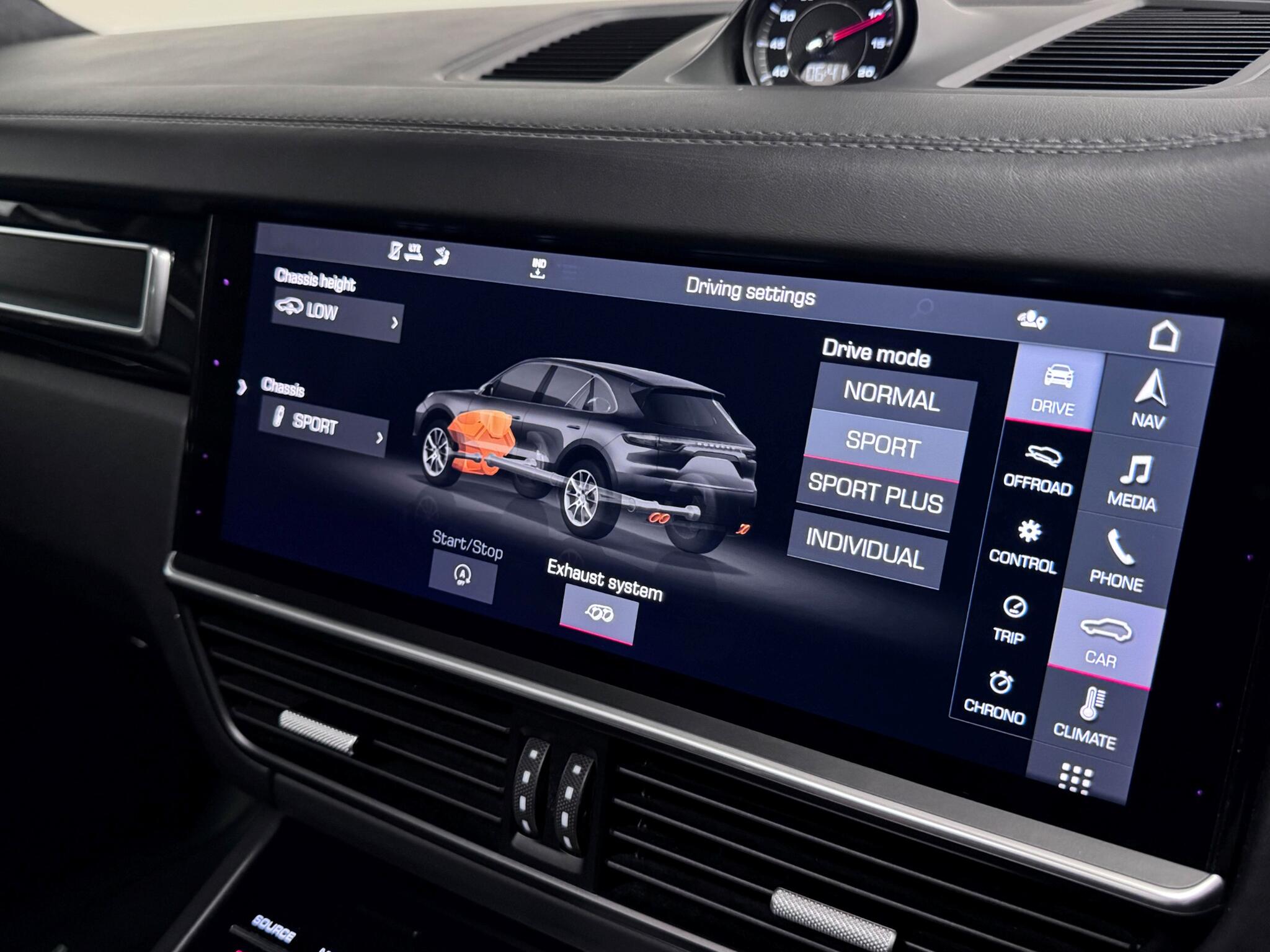 Porsche Cayenne view 60