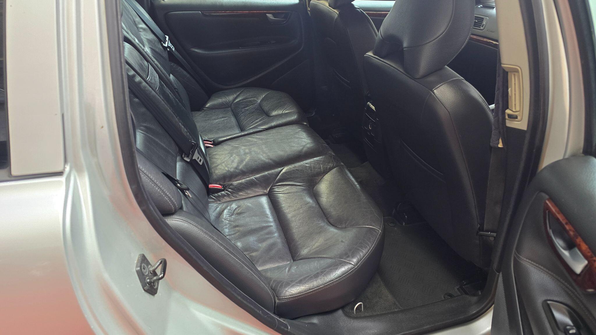 Volvo V70 view 8