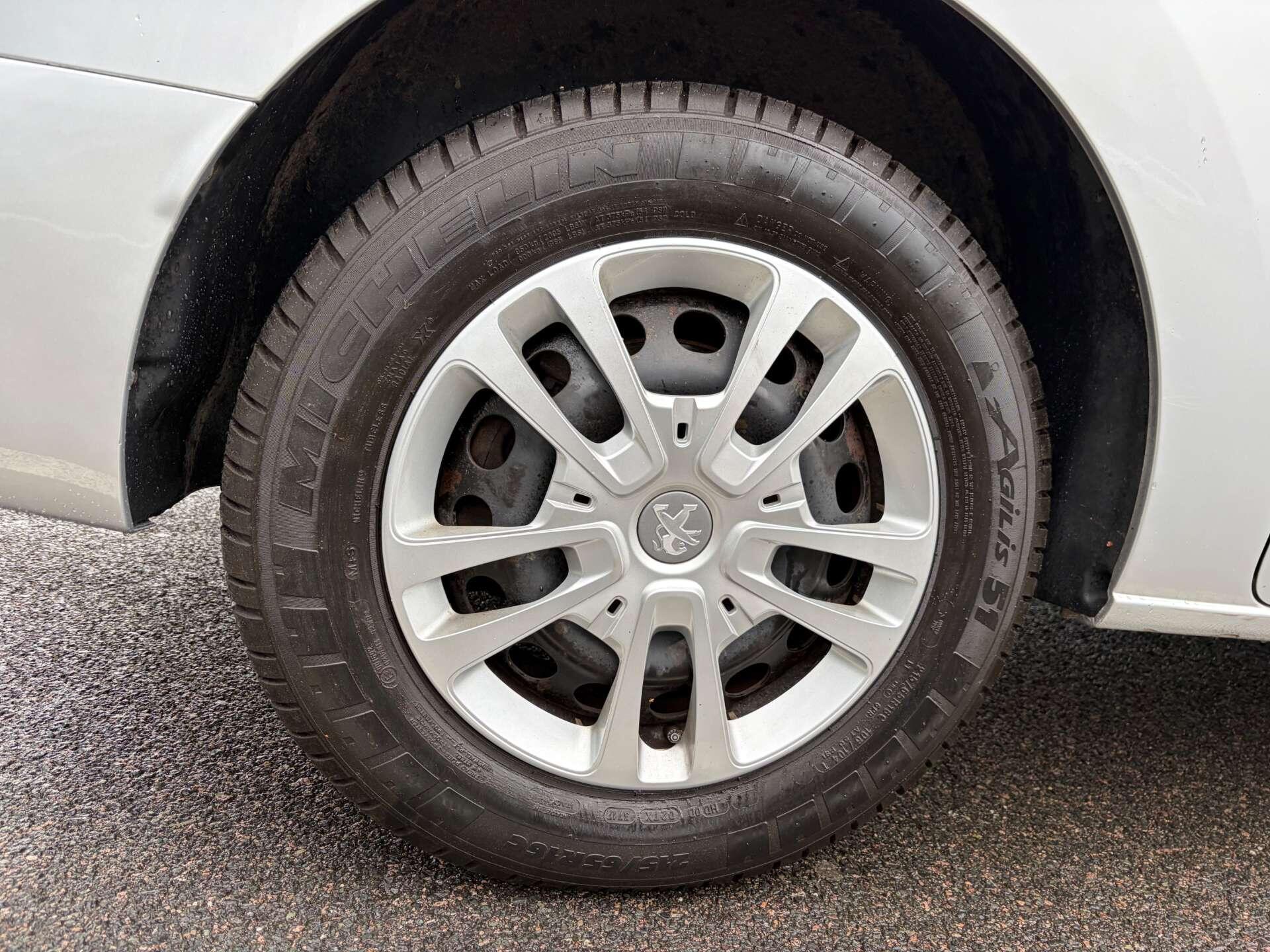 Peugeot Traveller view 10