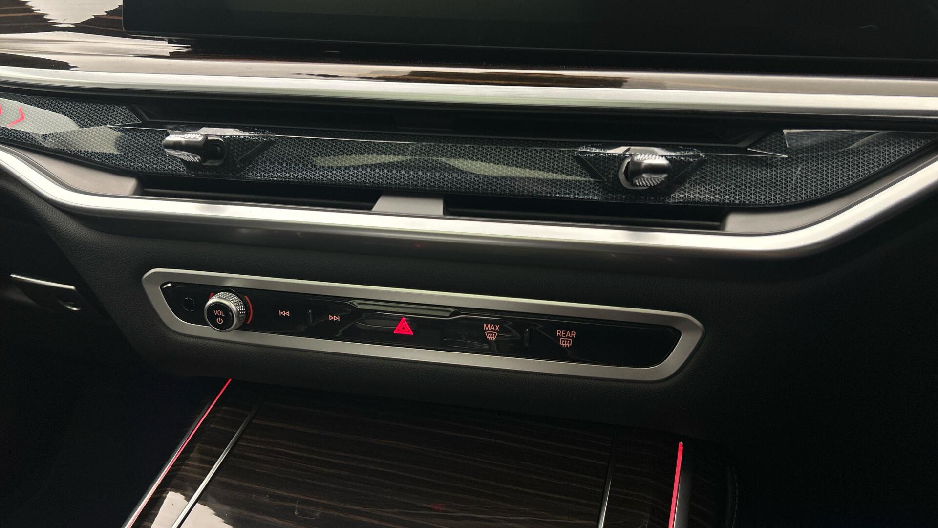 BMW X7 view 32