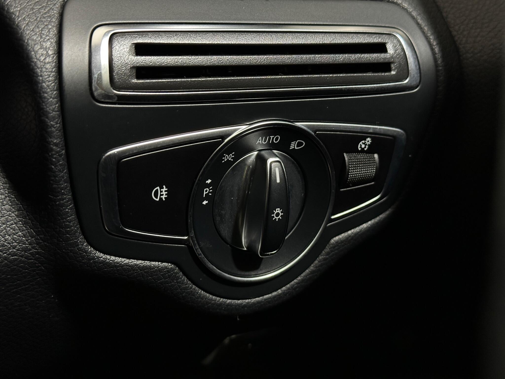 Mercedes-Benz C-Class view 18