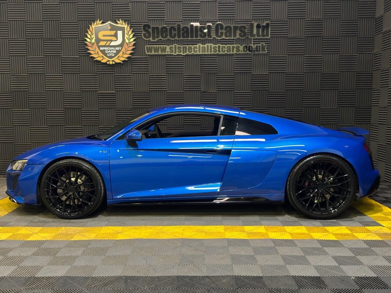 Audi R8 view 23