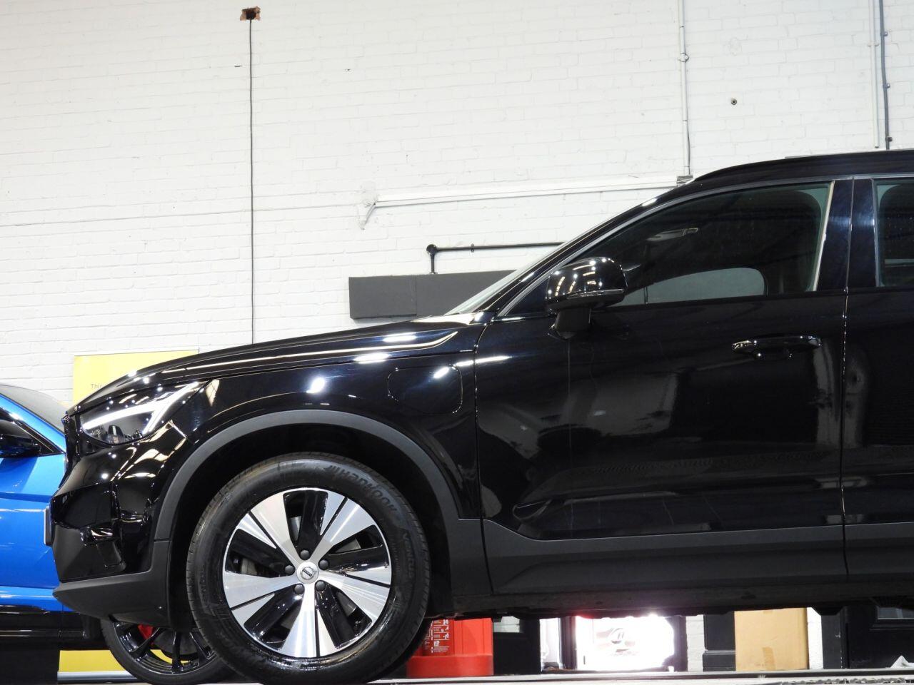 Volvo XC40 view 16