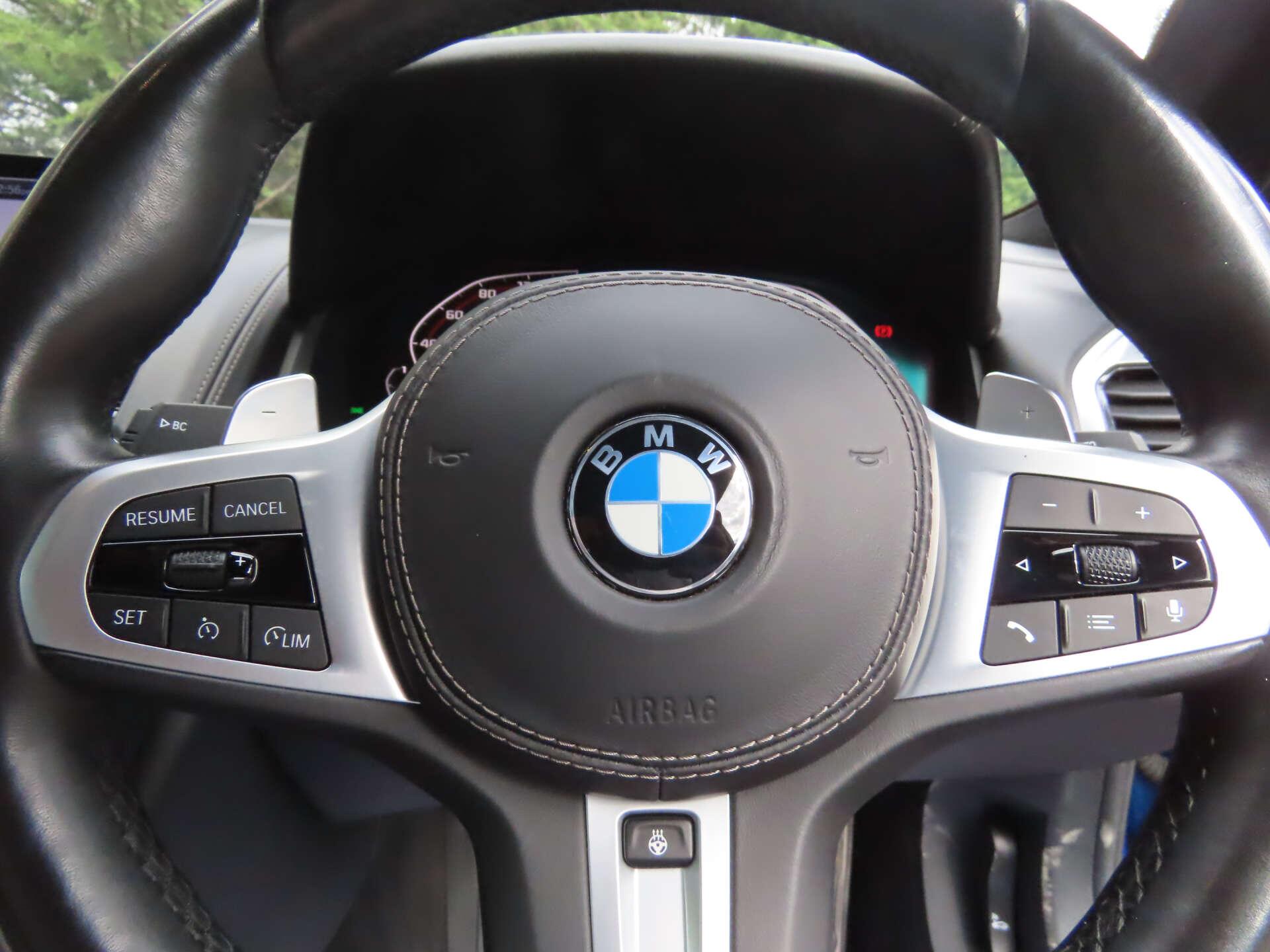 BMW 8 Series view 14