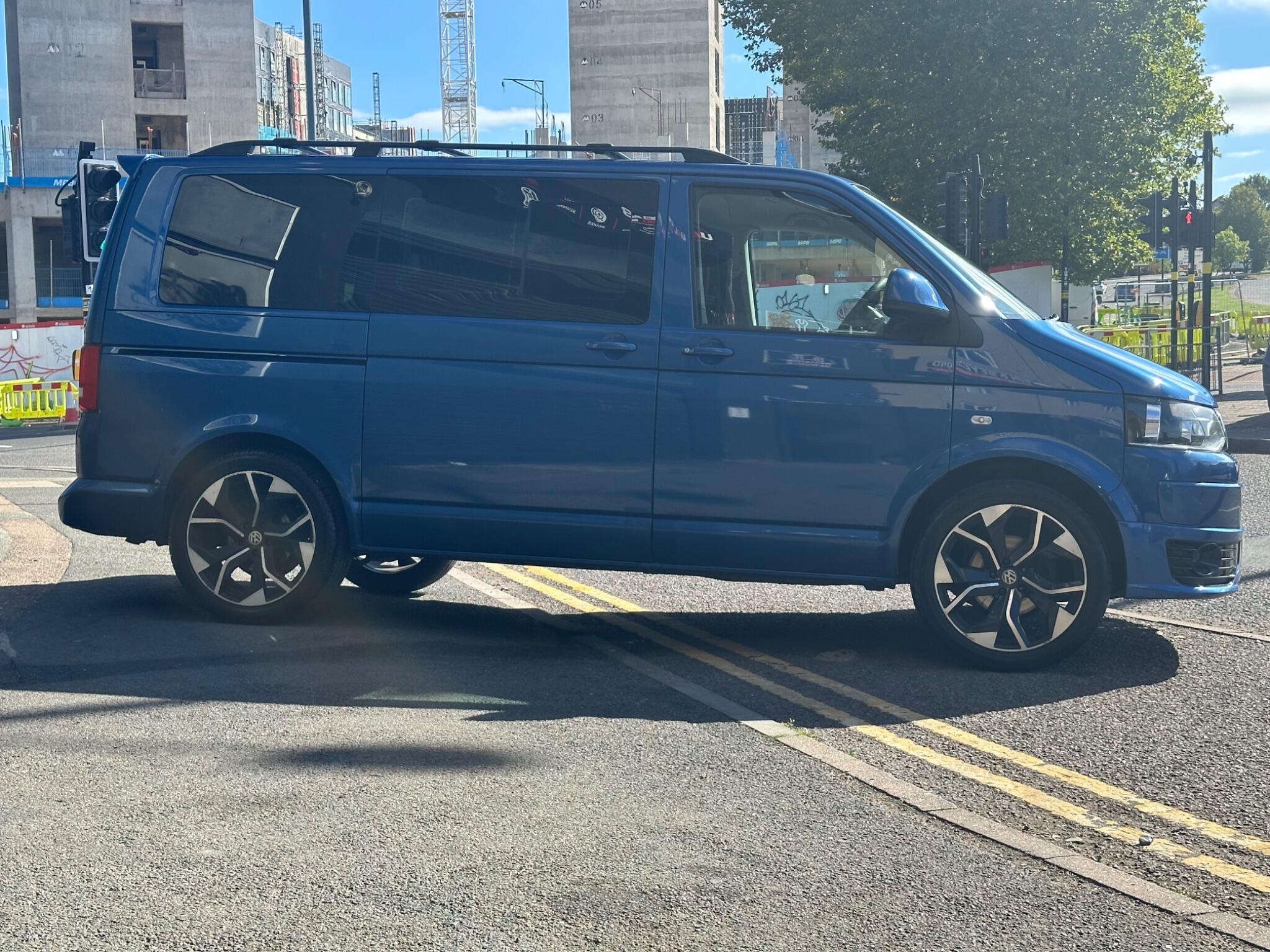 Volkswagen Transporter view 5