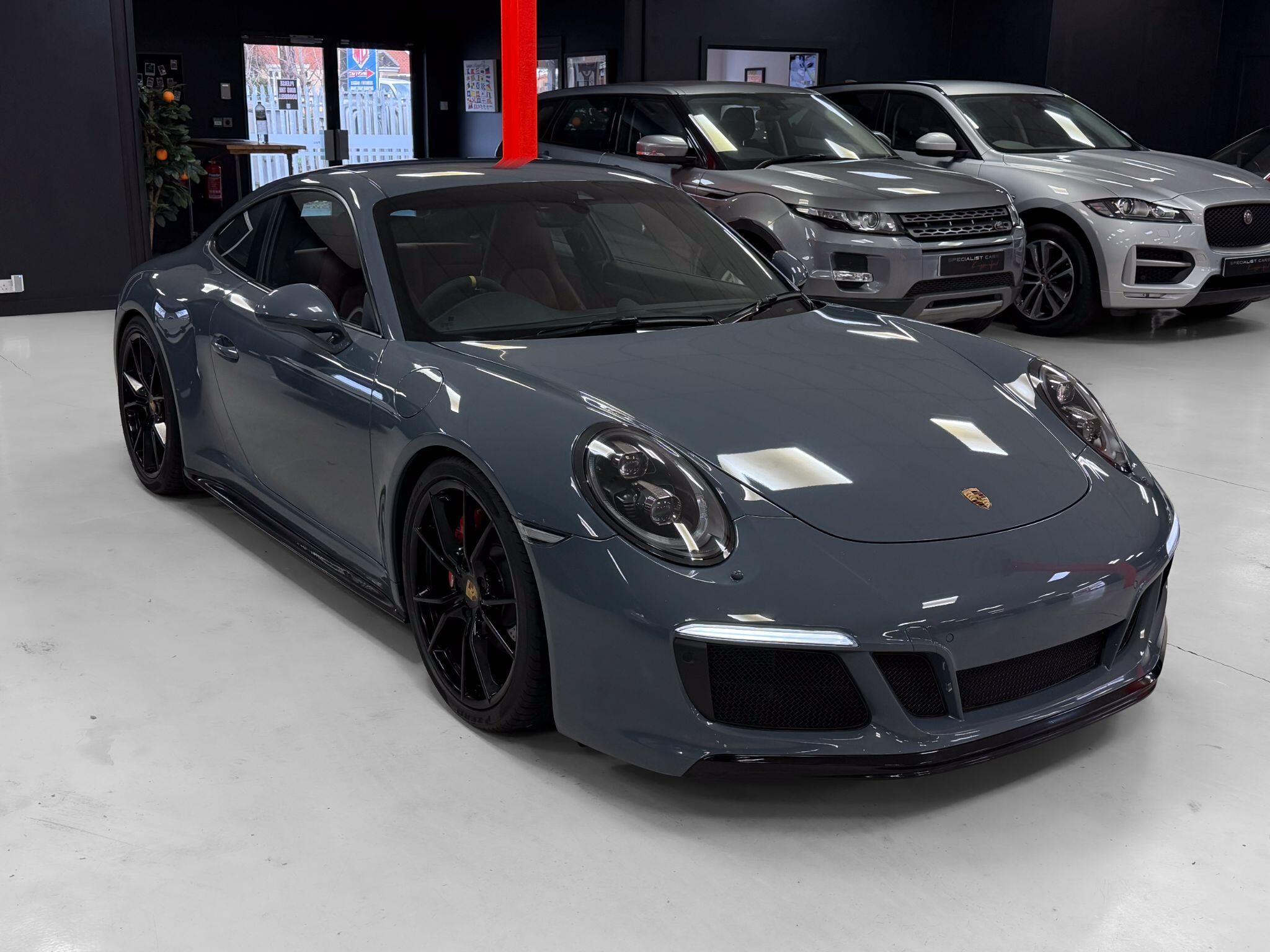Porsche 911 view 9