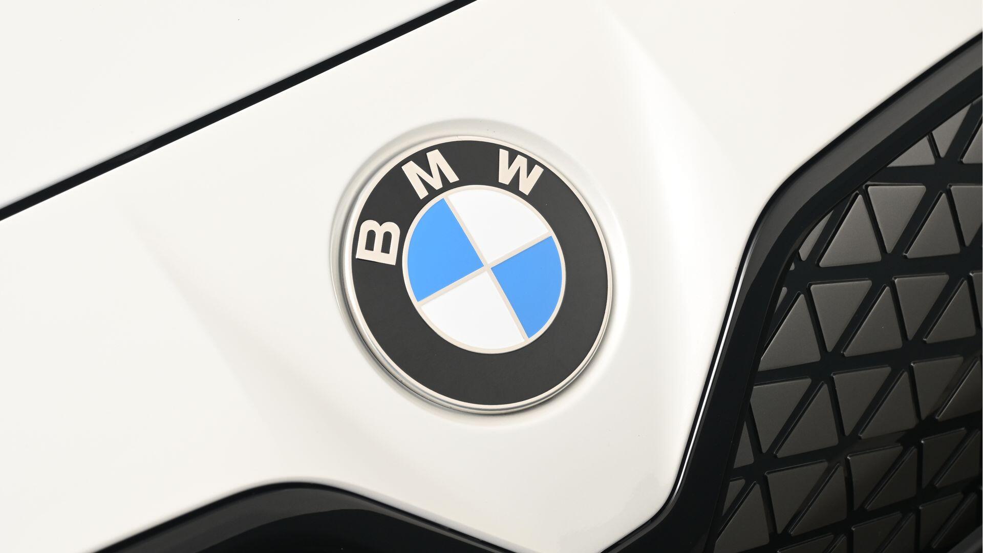 BMW i4 view 34