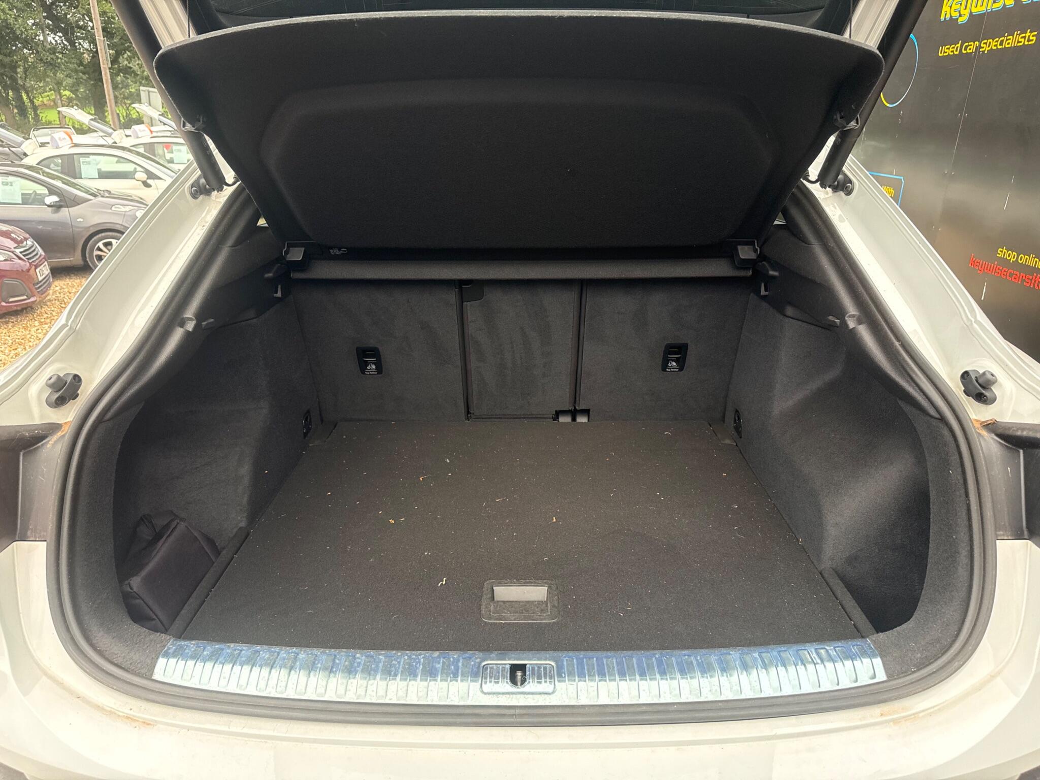 Audi Q3 view 26