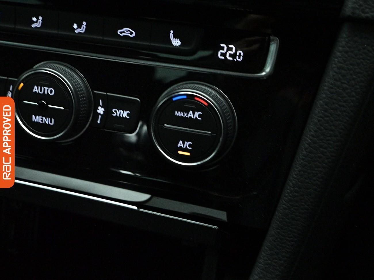 Volkswagen Golf view 16