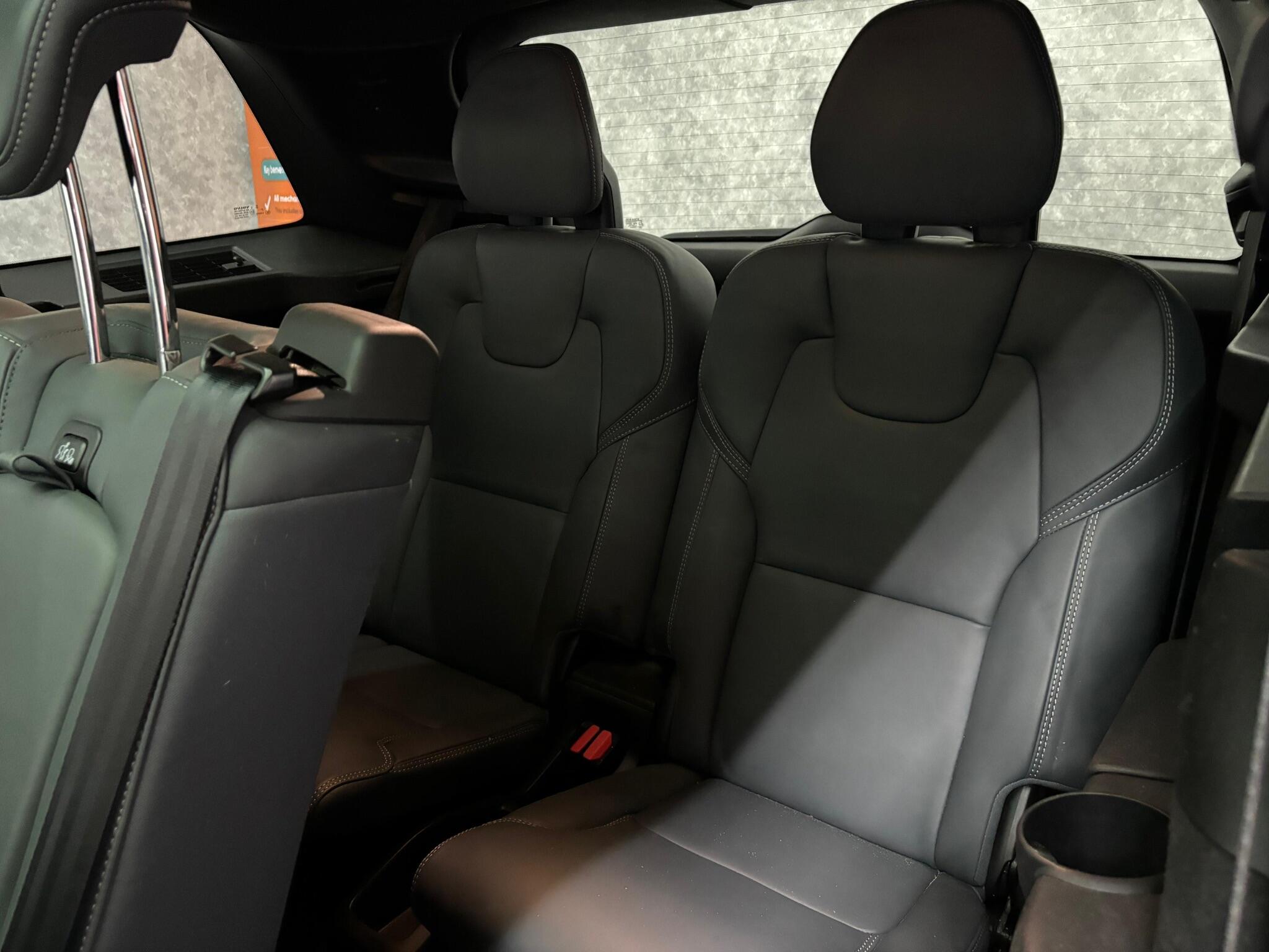 Volvo XC90 view 8