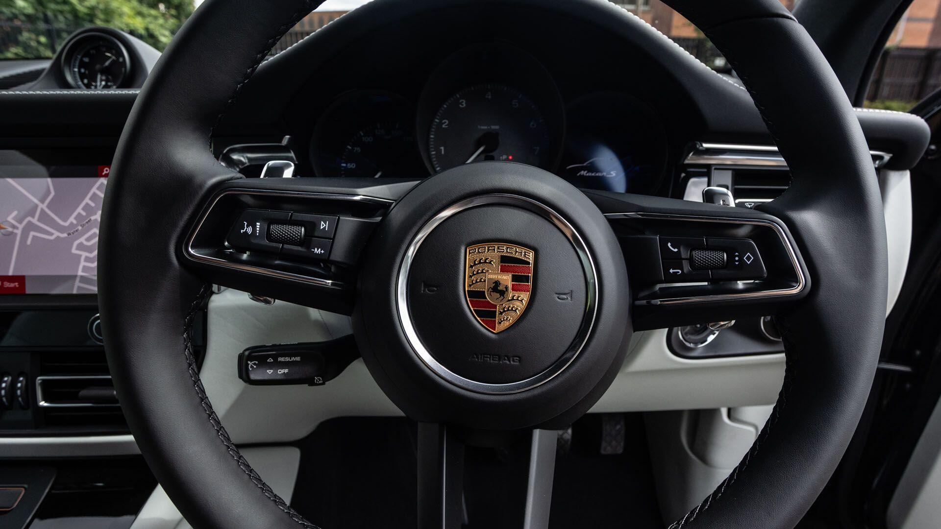Porsche Macan view 22