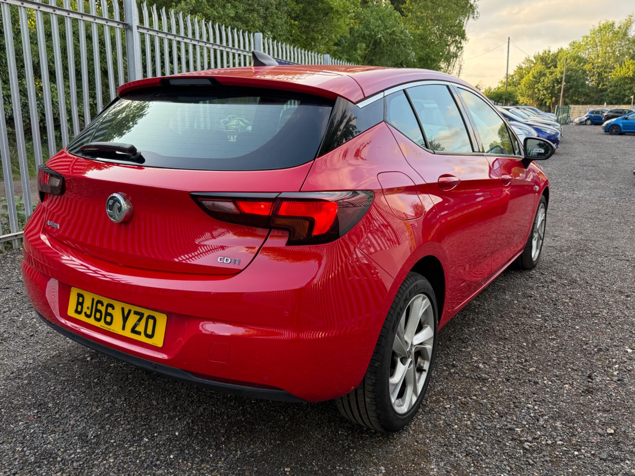 2017 Vauxhall Astra image 13