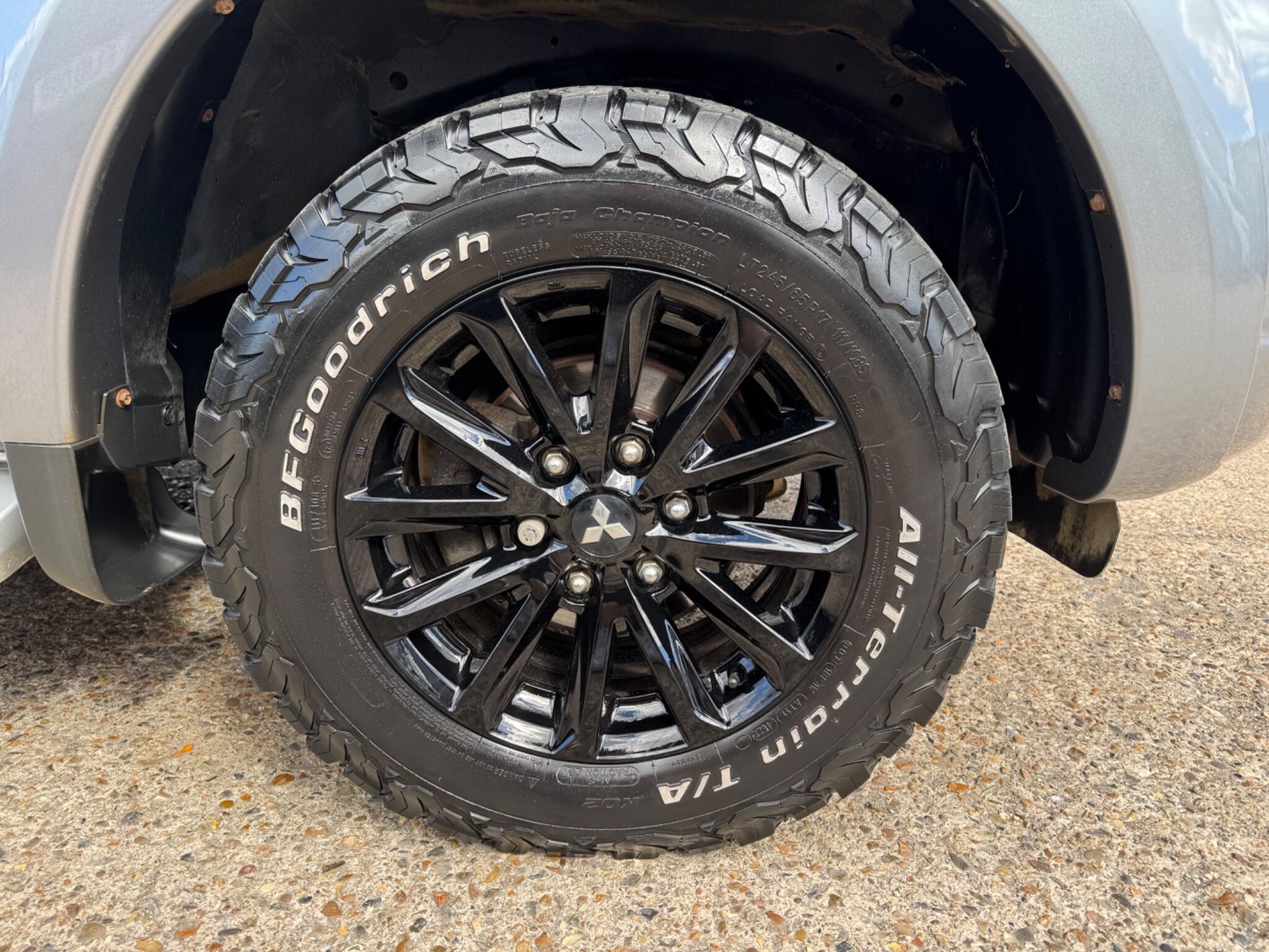 Mitsubishi L200 view 15